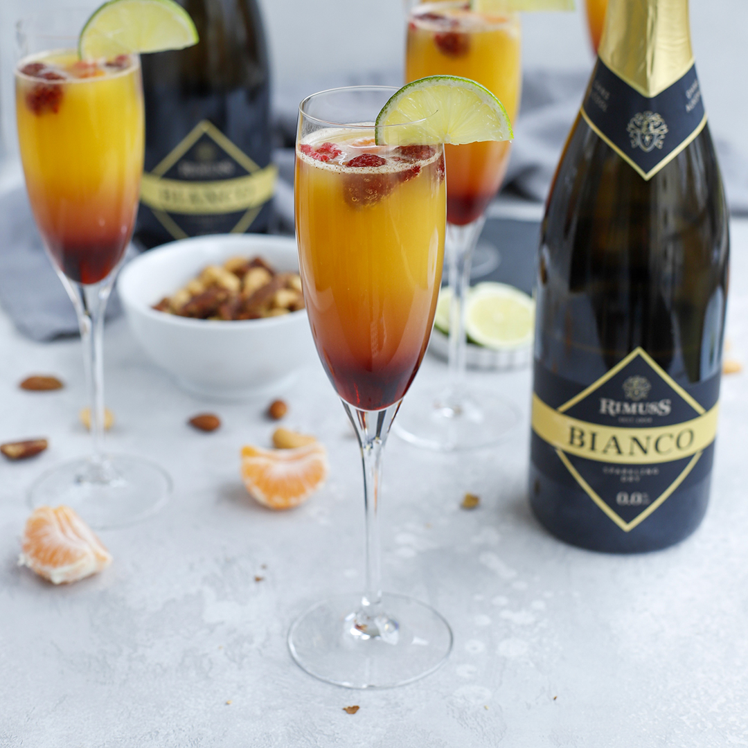 Mocktail / alkoholfreis Drink Rezept für den Apero oder Brunch. Orangen Himbeer Mimosas mit Rimuss Bianco Dry